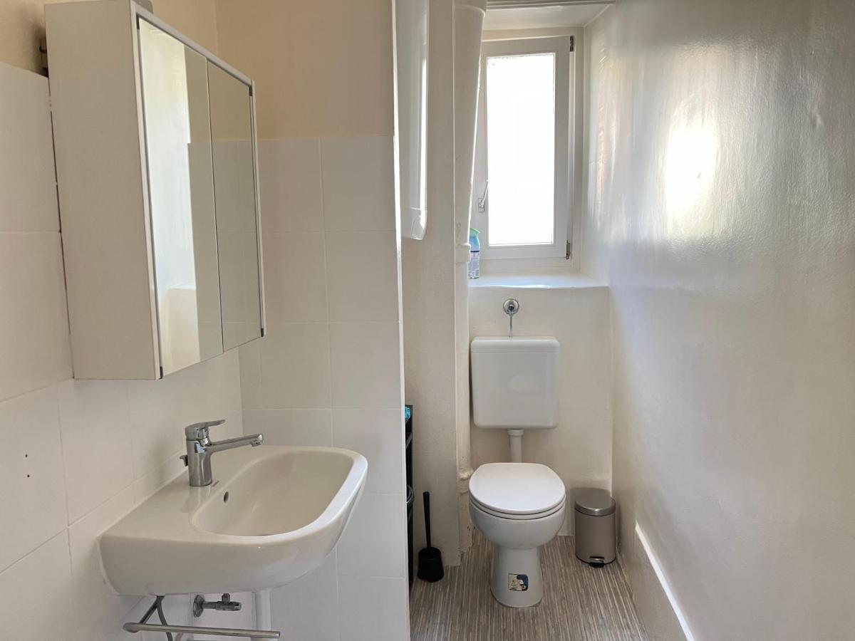 Le Locle : Bel Appartement Chaleureux Buitenkant foto