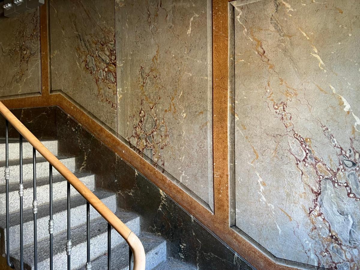 Le Locle : Bel Appartement Chaleureux Buitenkant foto